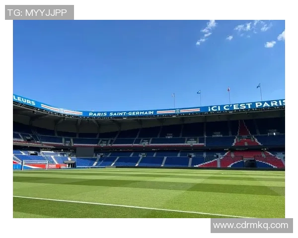 足球场上的魅力与英俊球星们的风采足以让人心动与倾倒 足球场上的魅力与英俊球星们的风采足以让人心动与倾倒