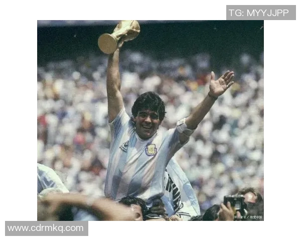 马拉多纳传奇人生：从街头天才到足球之神的辉煌与挣扎