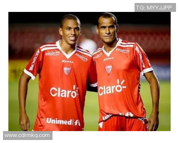 围绕足球星10号展开的传奇故事与绿茵荣耀全面解读