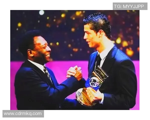 足球巨星惊现繁华街头与粉丝亲密互动引发热潮