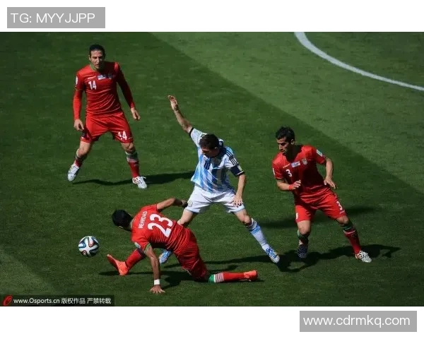 足球明星八哥的崛起与球场背后的传奇故事揭秘